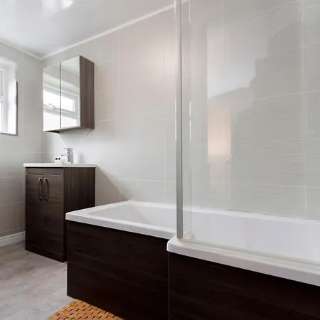 Apartment Hidden Gem With Bags Of Space. 3 Bed Town House *