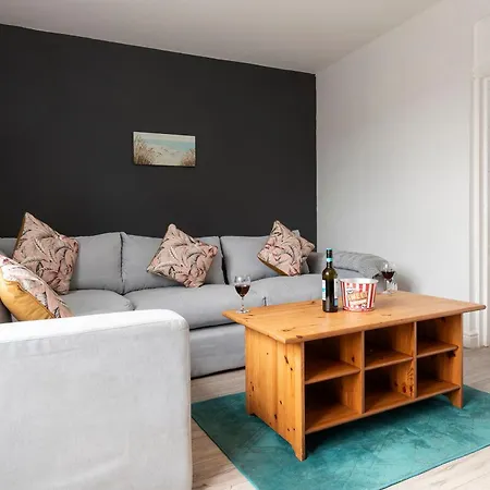 Hidden Gem With Bags Of Space. 3 Bed Town House * Loftus