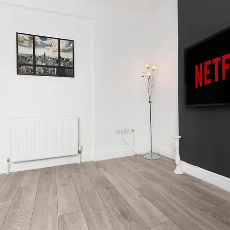 Apartment Hidden Gem With Bags Of Space. 3 Bed Town House