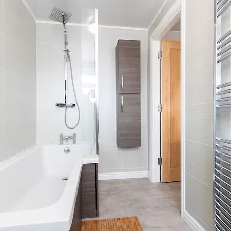 Apartment Hidden Gem With Bags Of Space. 3 Bed Town House *
