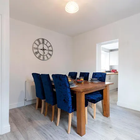 Hidden Gem With Bags Of Space. 3 Bed Town House *