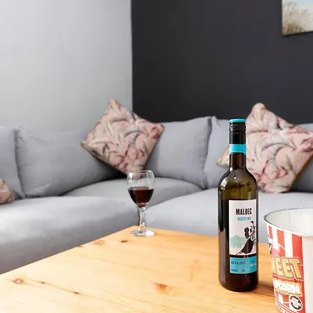 Hidden Gem With Bags Of Space. 3 Bed Town House * Loftus