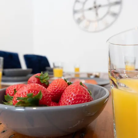 Hidden Gem With Bags Of Space. 3 Bed Town House Appartamento