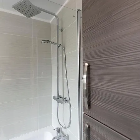 Apartment Hidden Gem With Bags Of Space. 3 Bed Town House