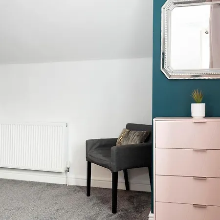 Apartment Hidden Gem With Bags Of Space. 3 Bed Town House *
