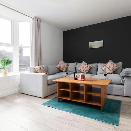 Hidden Gem With Bags Of Space. 3 Bed Town House Apartment Loftus