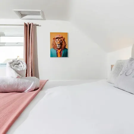 Hidden Gem With Bags Of Space. 3 Bed Town House *