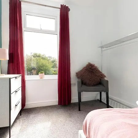 Hidden Gem With Bags Of Space. 3 Bed Town House * Loftus