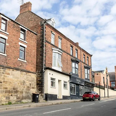 Apartment Hidden Gem With Bags Of Space. 3 Bed Town House