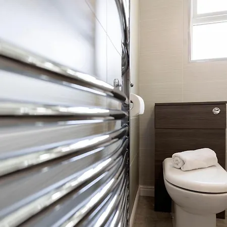 Hidden Gem With Bags Of Space. 3 Bed Town House Lejlighed