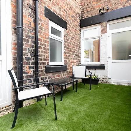 Hidden Gem With Bags Of Space. 3 Bed Town House * Loftus